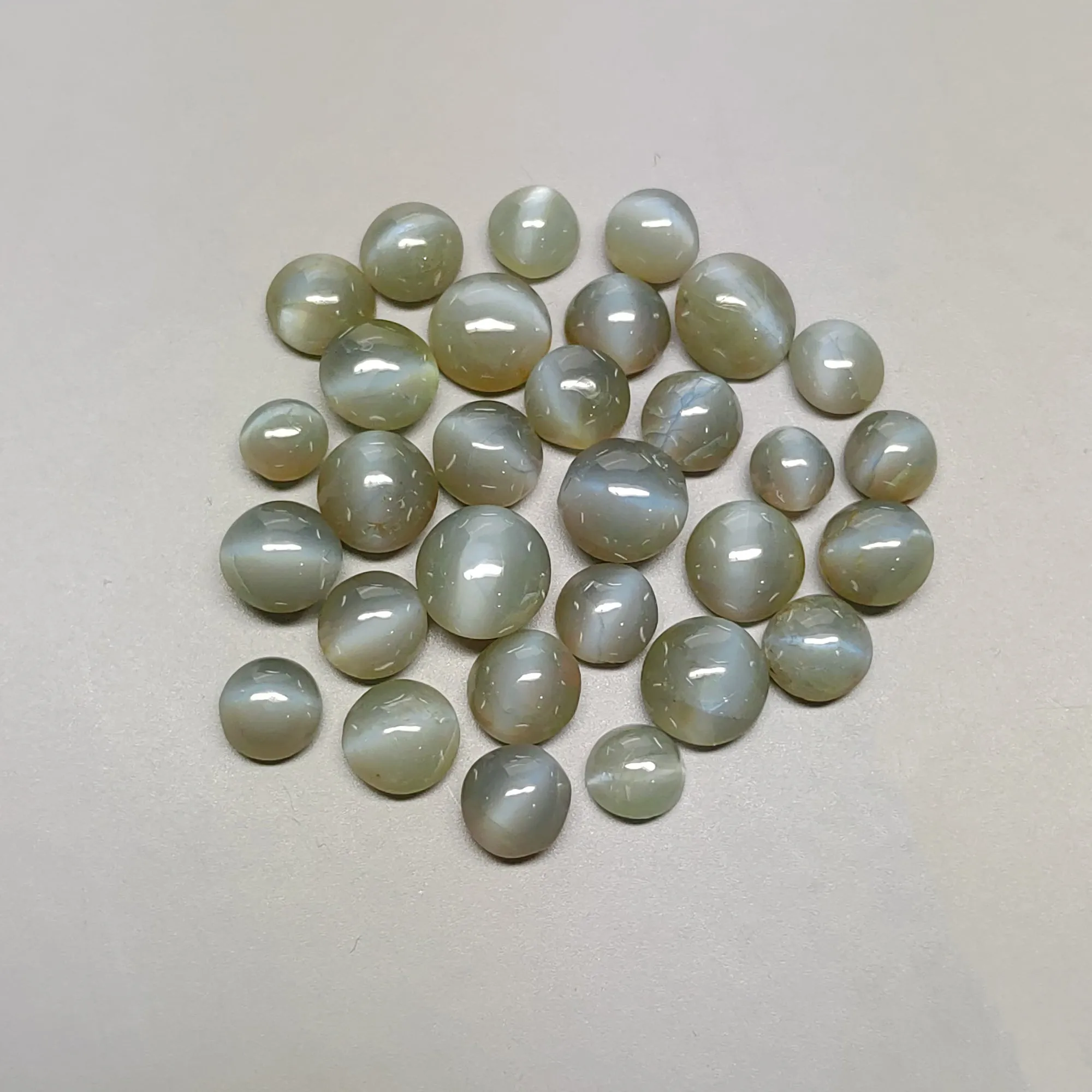 CHRYSOBERYL CAT'S EYE Gemstone Cabochon : 15.65cts  Natural Untreated Unheated Cat's Eye Round Shape 3.5mm - 5.5mm 30pcs