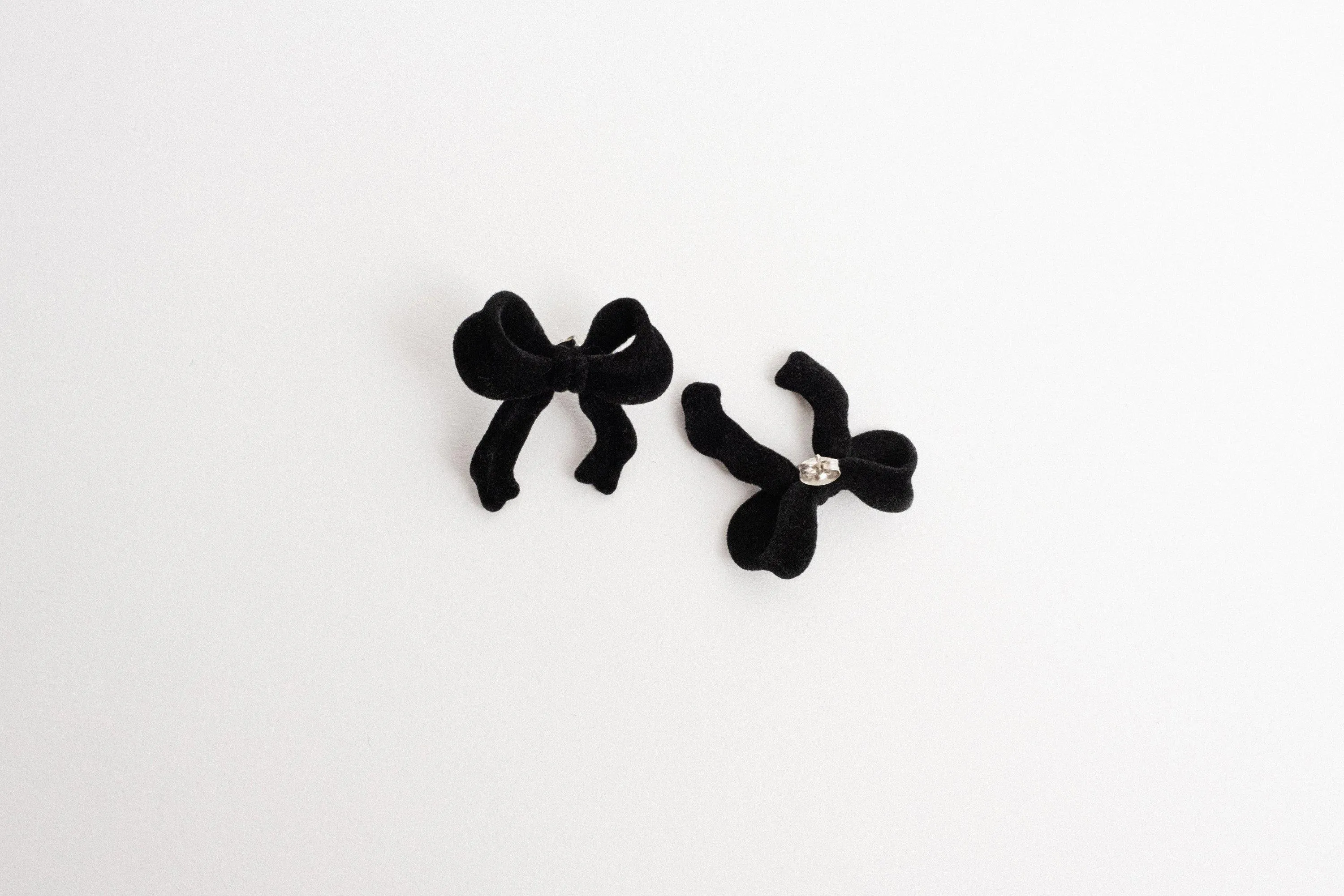 SS925 Black Velvet Bow Earrings